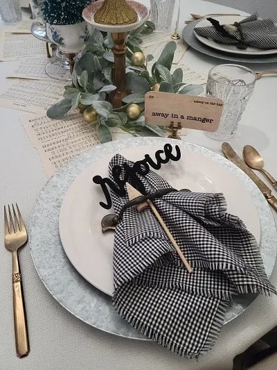 Gorgeous table setting - The Fifth Sparrow No More