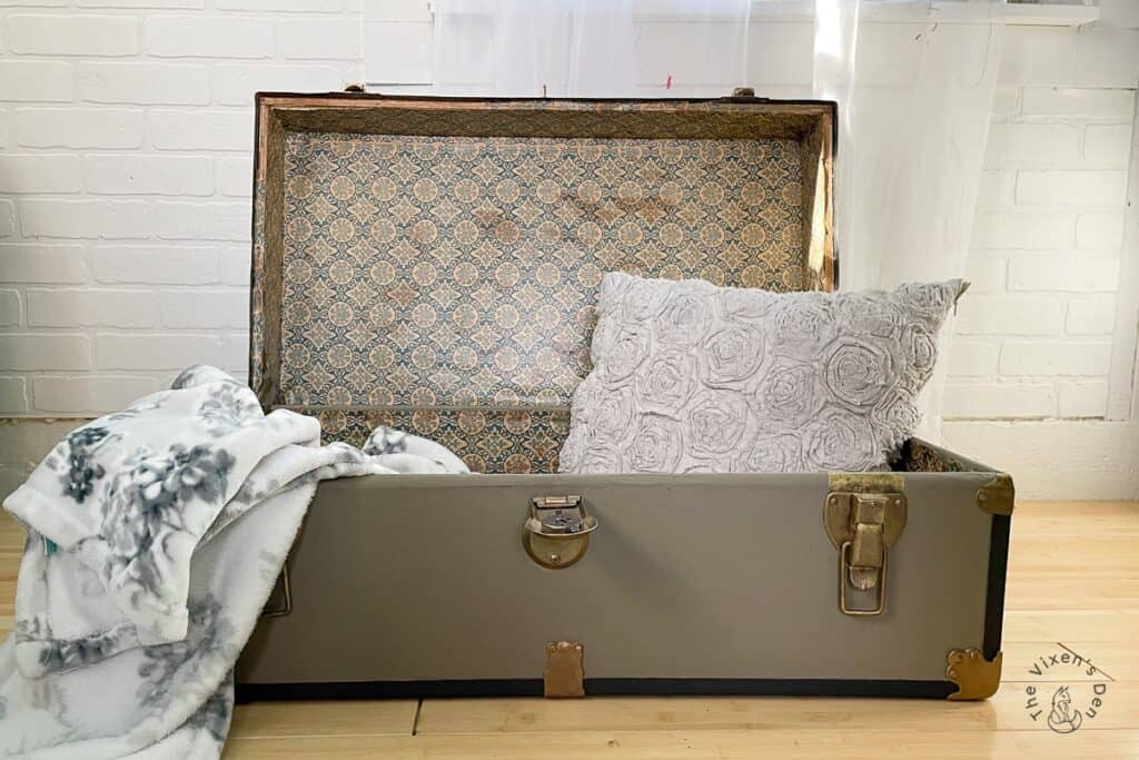 Steamer Trunk Dresser Design Ideas