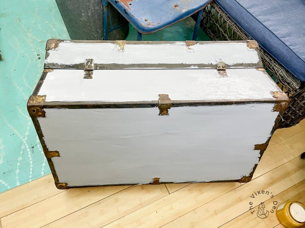 Old Wood Trunk Makeover-primed trunk