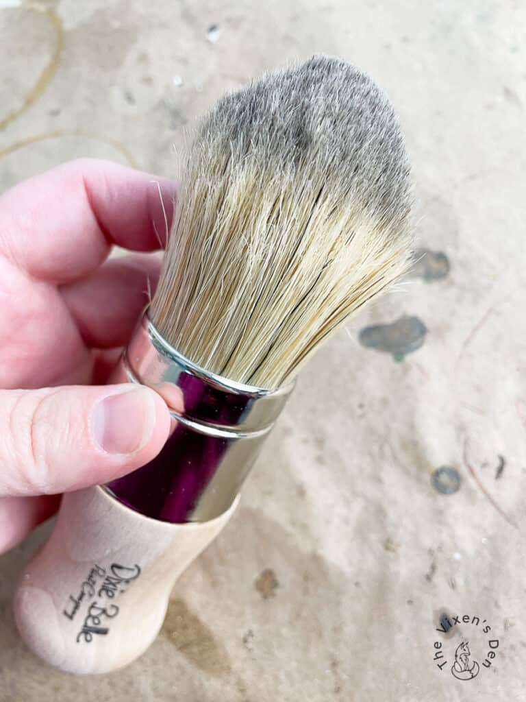 Natural Bristle Paintbrush with Pointed Tip