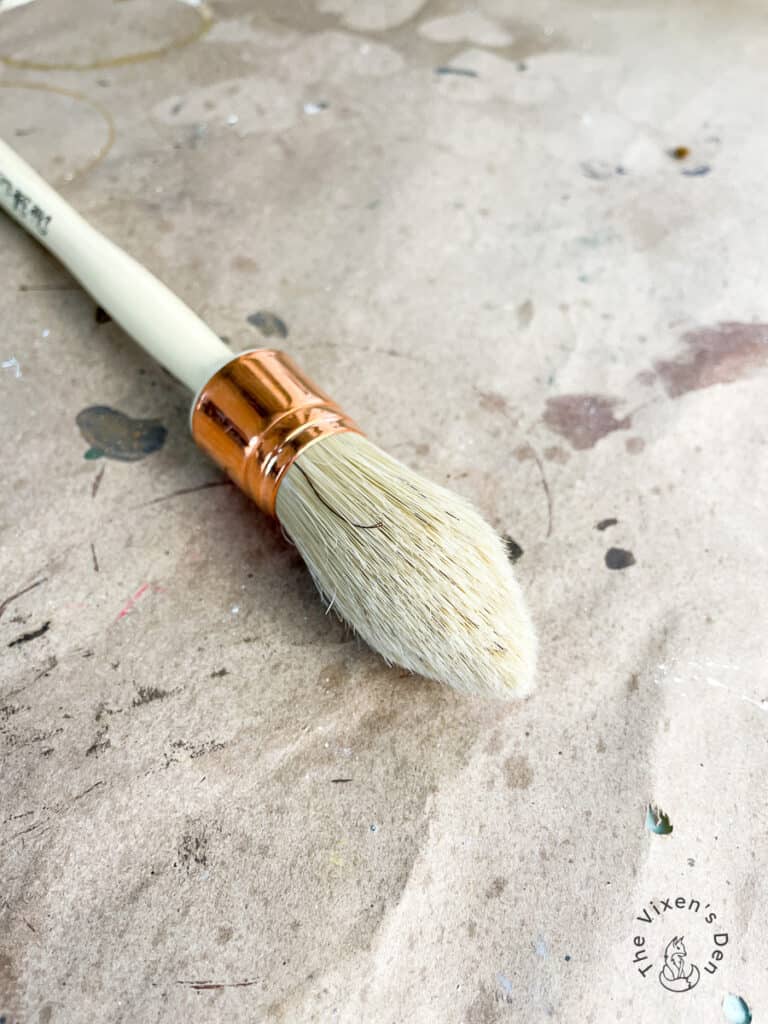 Small Natural Bristle Paintbrush with Pointed Tip