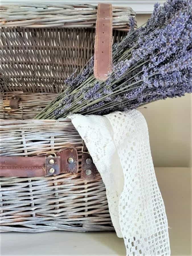 easy-diy-picinic-basket-dry-brush-featured-image-min