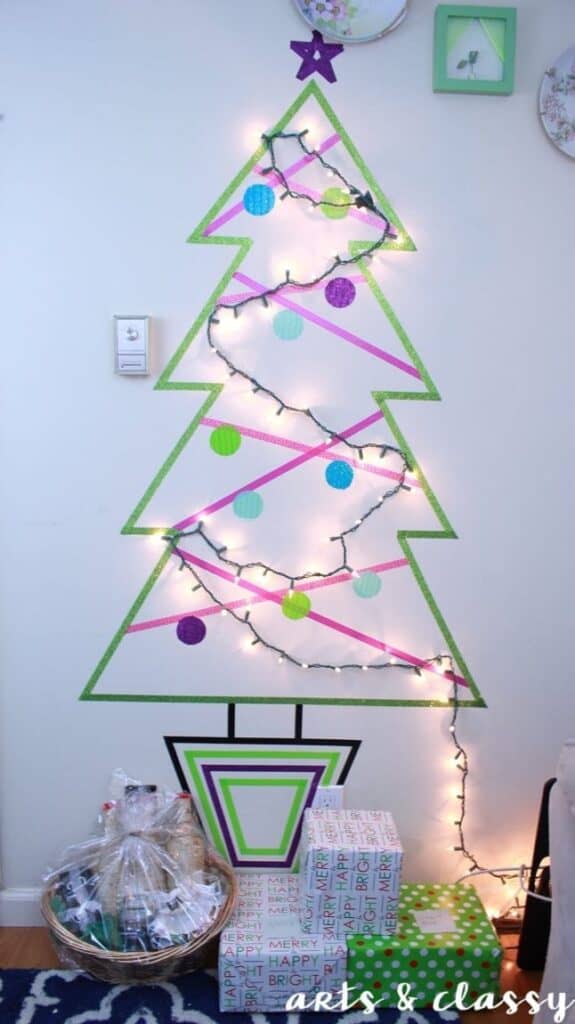 DIY-Christmas-Tree-for-people-with-no-space-or-a-small-budget.-Learn-more-at-www.artsandclassy.com-min