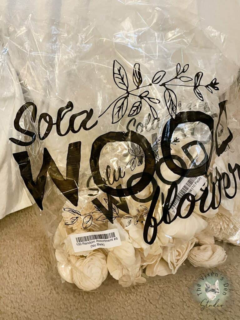 Undyed Sola Wood Flowers in packagine