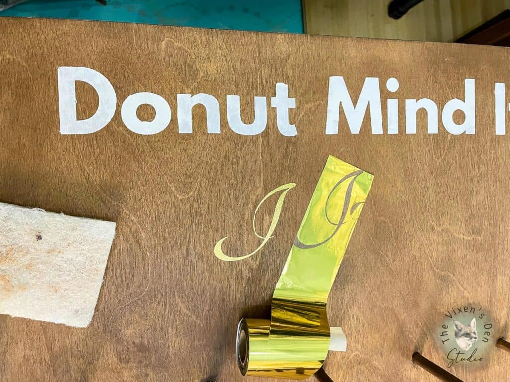 A wooden board with a sign that says donut mind.